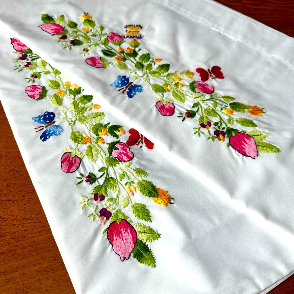 ✨Beautiful Hand embroidered pillow cases✨ (Set of 2)